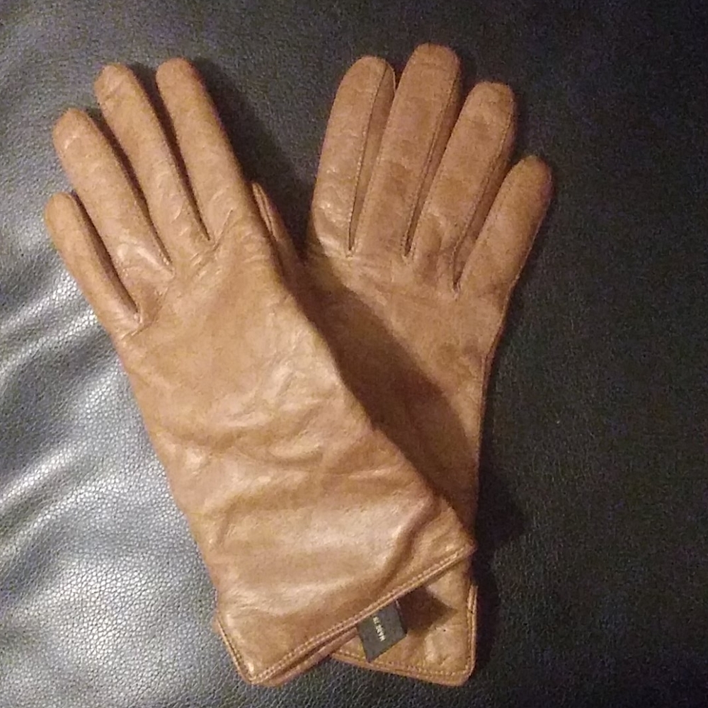 Italian tan leather gloves